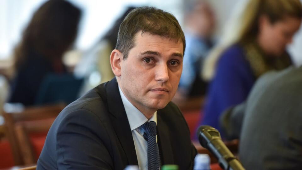 Na snímke kandidát na funkciu riaditeľa Úradu inšpekčnej služby ministerstva vnútra Adrián Szabó počas vypočutia na Výbore NR SR pre obranu a bezpečnosť 10. apríla 2019 v Bratislave. FOTO TASR - Pavol Zachar *** Local Caption *** inšpekcia