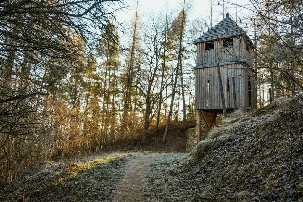 Archeoskanzen Havránok nad Liptovskou Marou je voľne prístupný. Dávajte si však pozor, aby ste si takéto pohľady neužívali vo veľkých skupinách.