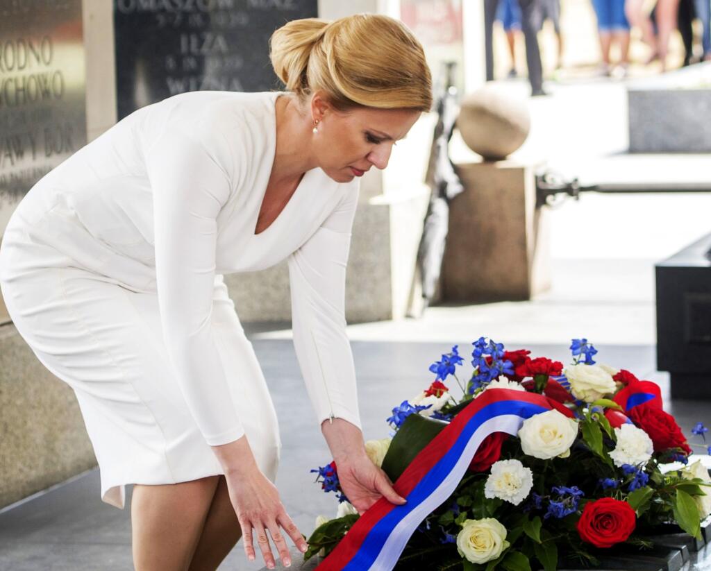 Slovenská prezidentka Zuzana Čaputová položila veniec k Hrobu neznámeho vojaka na Námestí Józefa Pilsudského 15. júla 2019 vo Varšave. FOTO TASR - Martin Baumann