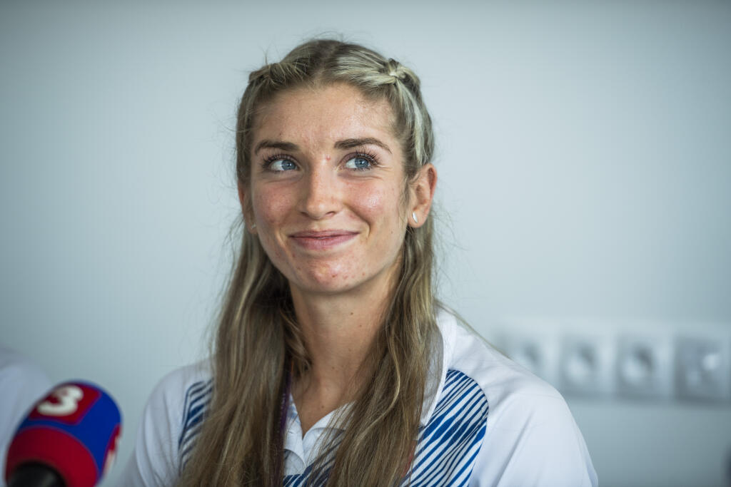 Čerstvá majsterka Európy do 23 rokov v behu na 400 metrov prekážok Emma Zapletalová zaujme aj svojím zjavom.