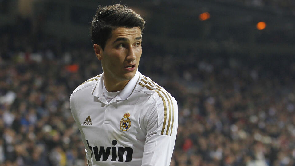 Turecký futbalový stredopoliar Nuri Sahin v drese Realu Madrid