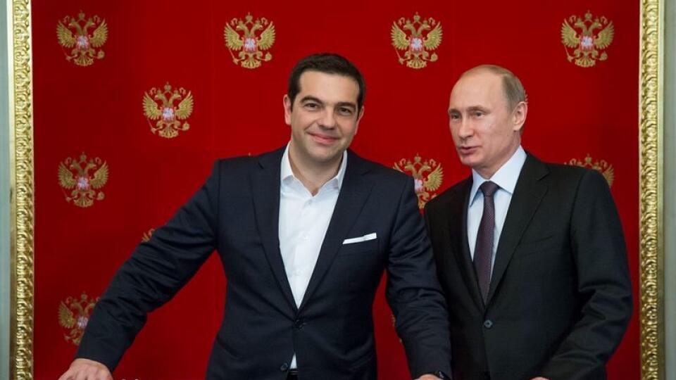 Grécky premiér Alexis Tsipras sa v apríli stretol s ruským prezidentom Vladimirom Putinom. Kremeľ prisľúbil Grékom pomoc.