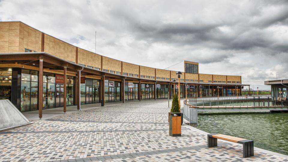 One Fashion Outlet Voderady
