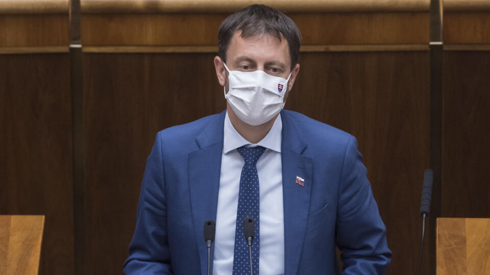 Na snímke podpredseda vlády SR a minister financií Eduard Heger (OĽaNO) počas 12. schôdze Národnej rady SR v Bratislave v stredu 16. septembra 2020. FOTO TASR - Martin Baumann