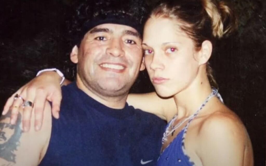 Mladá Mavys Álvarezová začala s Maradonom žiť, keď mala 16 rokov.