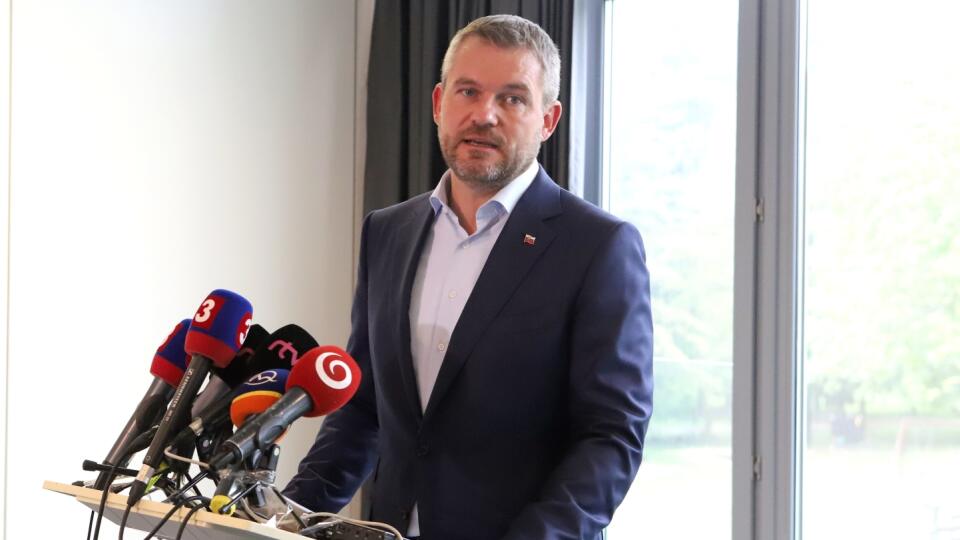 Na snímke podpredseda Národnej rady SR Peter Pellegrini počas tlačovej konferencie 10. júna 2020 v Banskej Bystrici. Peter Pellegrini končí v strane Smer-SD. Viac s ňou nespája svoju politickú budúcnosť, vzdáva sa funkcie jej podpredsedu a značku Smer-SD podľa vlastných slov necháva