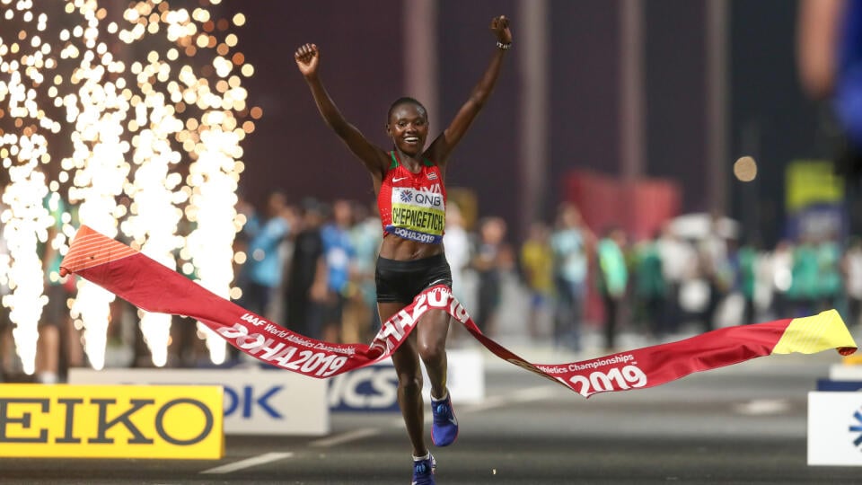 Prvé zlato na majstrovstvách sveta v atletike v katarskej Dauhe získala Keňanka Ruth Chepngetichová v maratóne.