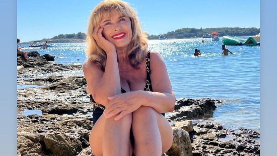 ФОТО Знаменитая модель 70-х годов Эмилия Леринчова: Сегодня ей 71 год, и она появилась в SWIMMERS! WAU