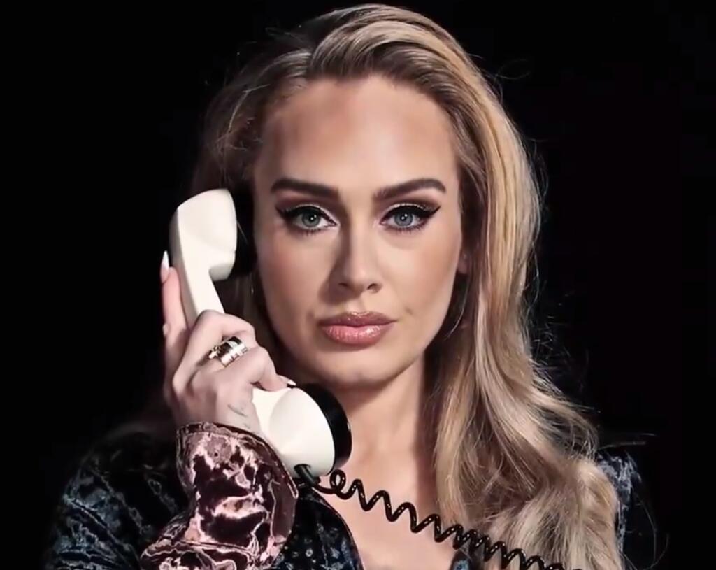 Extrémna premena speváčky Adele (32) v priamom prenose pri moderovaní Saturday Night Live.
