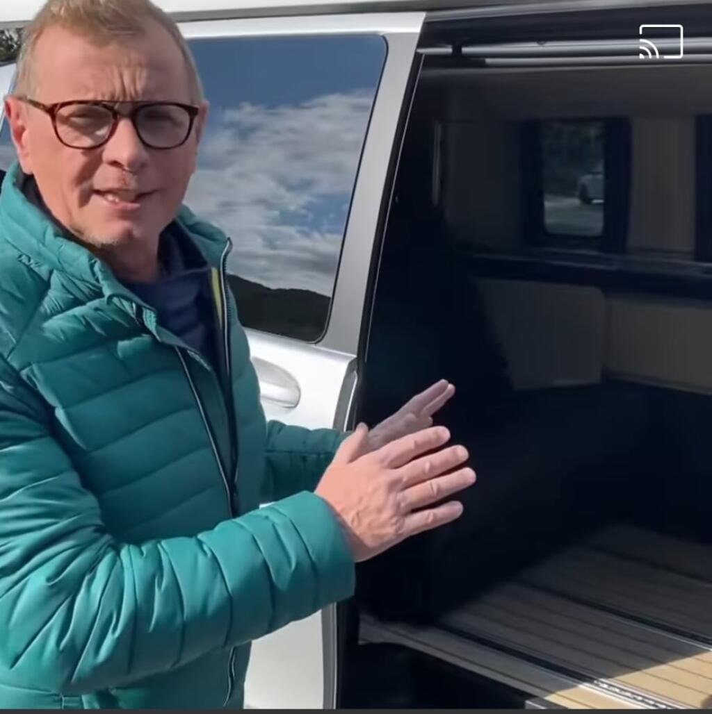 Nové auto Vlada Voštinára s luxusným zariadením.