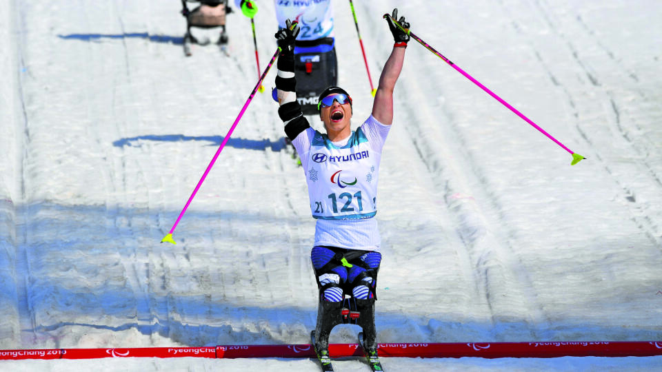 KONEČNE ZLATO Oksana Mastersová v cieli paralympijských pretekov v Pjongčangu.