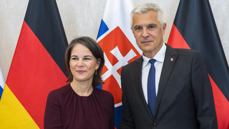 Na snímke vpravo minister zahraničných vecí a európskych záležitostí SR Ivan Korčok (nominant SAS) a vľavo nemecká šéfka diplomacie Annalena Baerbocková počas stretnutia v Bratislave 26. júla 2022. FOTO TASR - Jaroslav Novák
