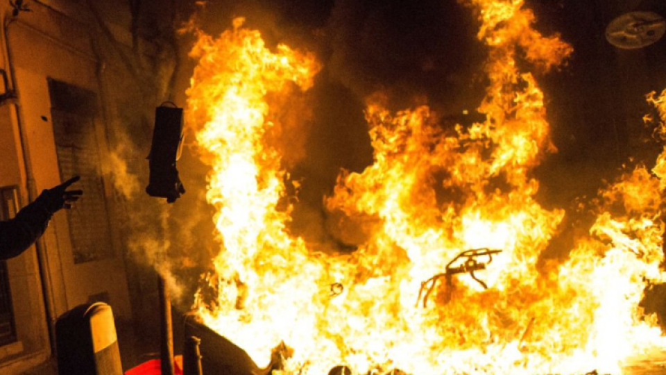 Požiar vypukol v deväťposchodovej budove v indickom meste Bombaj.