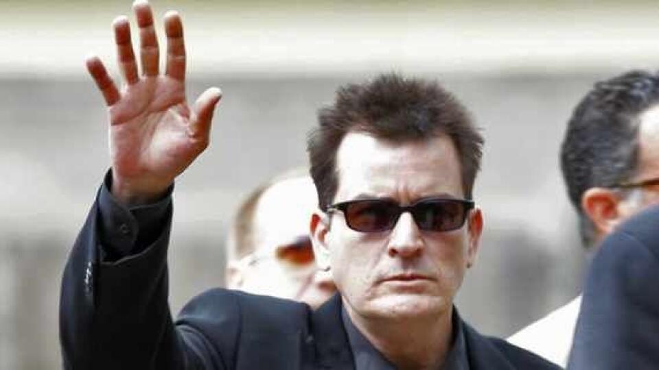 Charlie sheen pozdrav pociatek aktuality