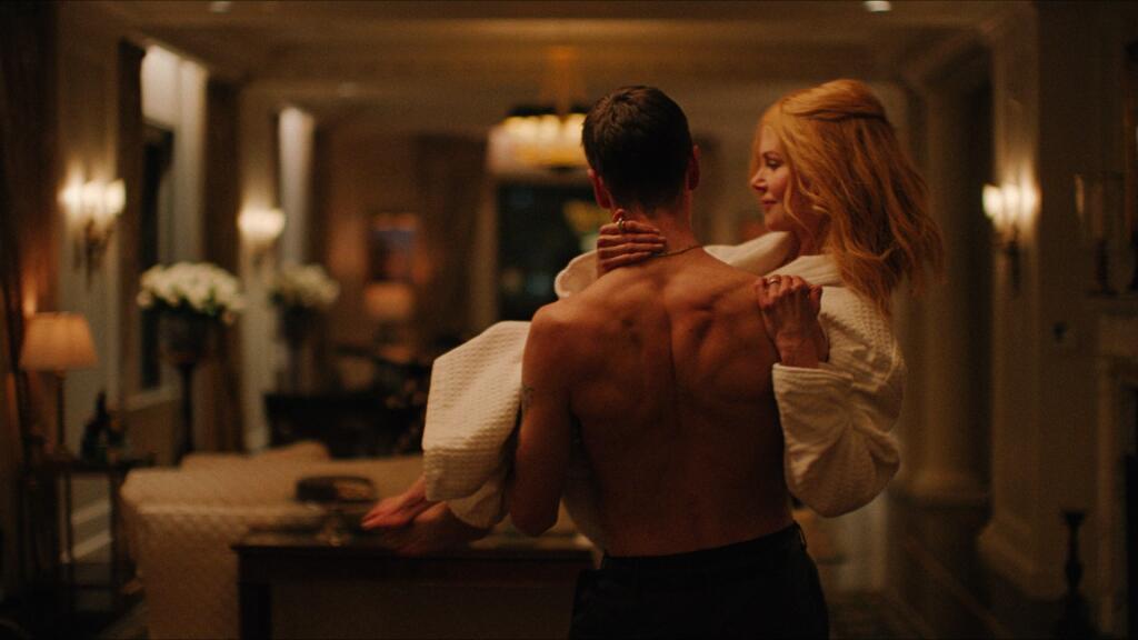 Nicole Kidman a Harris Dickinson vo filme Babygirl.