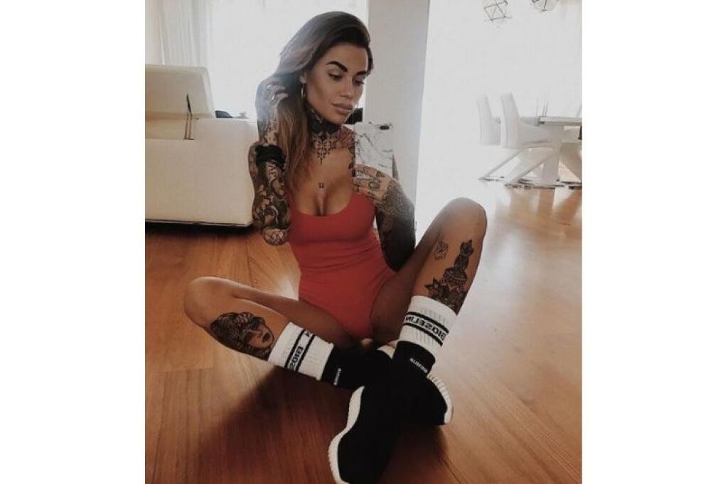 Zoe Cristofoli je obľúbenou na sociálnych sieťach. Má skvelý zmysel pre módu a jej tetovania jej dodávajú výnimočnosť