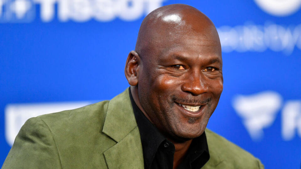 Michael Jordan je v súčasnosti majiteľom tímu NBA Charlotte Hornets.