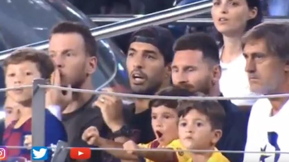 Jeden z gólov Betisu v sieti Barcelony nečakane oslavoval Messiho syn Mateo. To sa nestretlo s pochopením Luisa Suareza, ktorý mu to poriadne vytmavil.