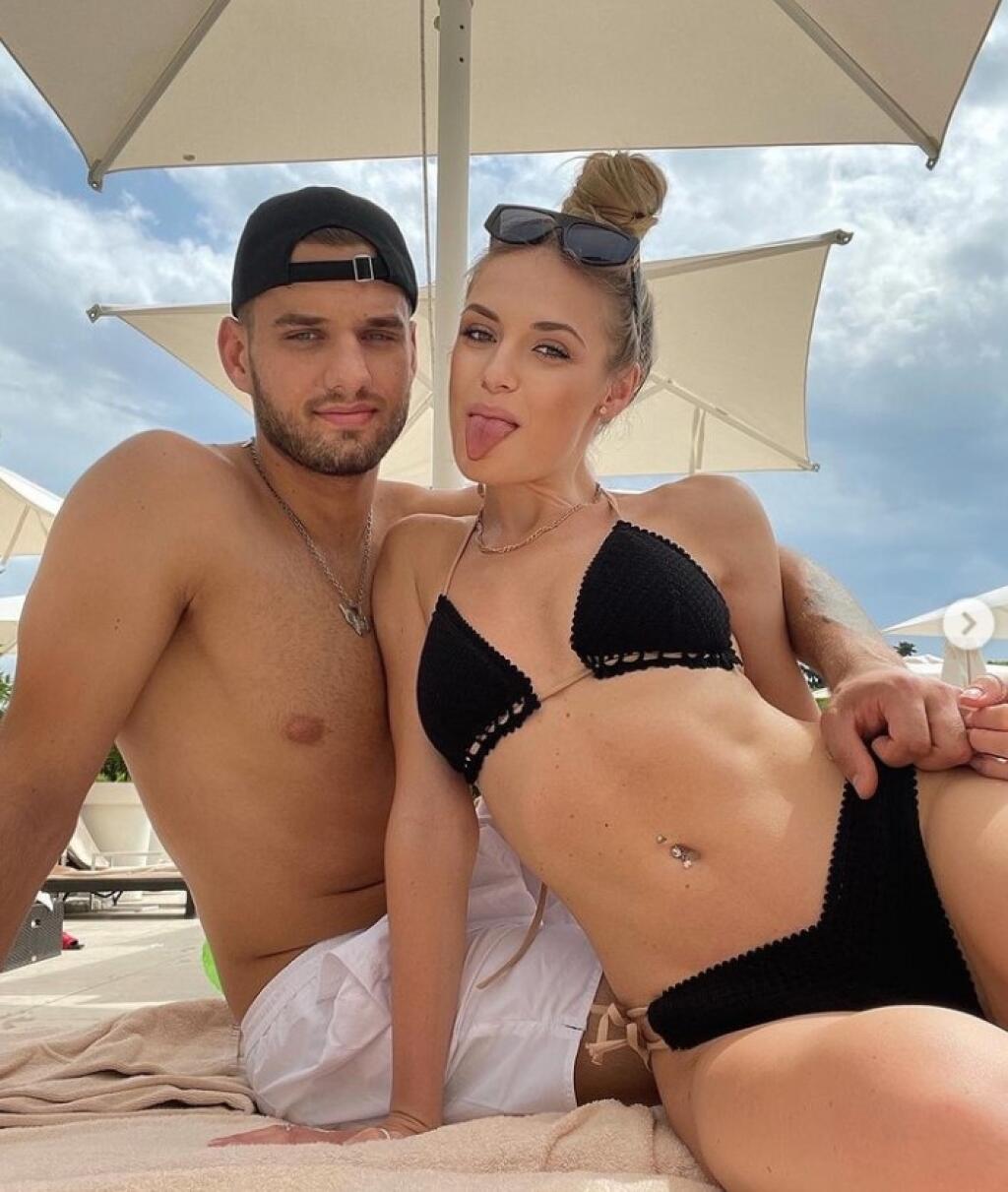 Christián Jaroš žiari šťastím po boku sexi missky.