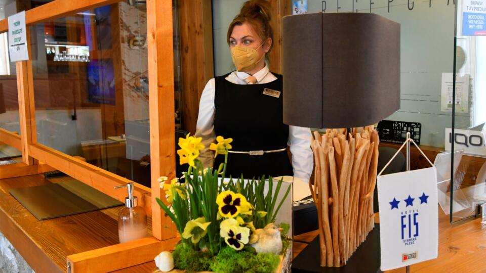 V Hoteli FIS na Štrbskom Plese konečne mohli po lockdowne privítať prvých hostí. Poslední ubytovaní hostia odišli ešte 4. januára. Do 21. apríla 2021 bol hotel pre verejnosť zatvorený v dôsledku koronavírusovej pandémie. Hotel v súčasnosti funguje v prísnom protipandemickom obmedzenom režime.