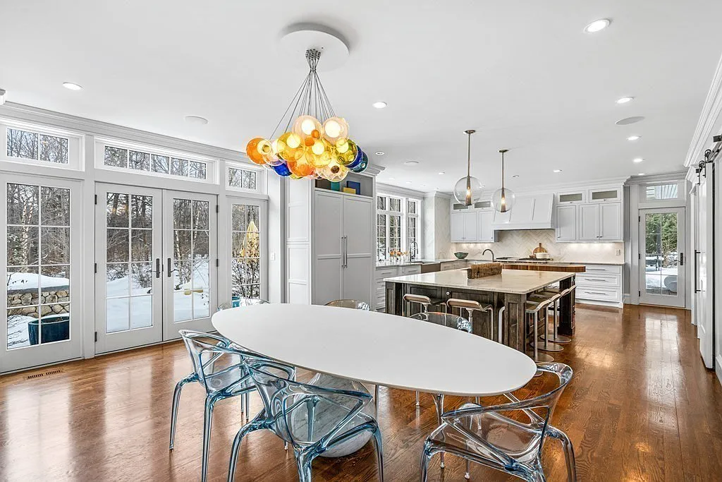 Podľa webu truepeoplesearch.com Zdeno aj jeho manželka bývajú v meste Weston západne od Bostonu. Luxusná vila vo vychytenej štvrti podľa realitného portálu zillow.com má hodnotu 4 milióny dolárov.