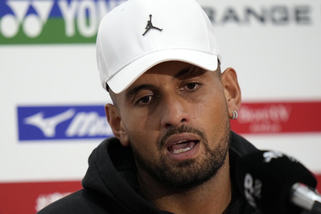 WA 37 Tokio - Austrálsky tenista Nick Kyrgios odpovedá na otázky počas tlačovej konferencie po výhre nad Tseng Chun-hsinom z Taiwanu v zápase 1. kola mužskej dvojhry na turnaji ATP v Tokiu v utorok 4. októbra 2022. FOTO TASR/AP
Nick Kyrgios of Australia speaks during a press conference, after winning over Tseng Chun-Hsin of Taiwan during a singles match in the Rakuten Open tennis championships at Ariake Colosseum Tuesday, Oct. 4, 2022, in Tokyo. (AP Photo/Shuji Kajiyama)