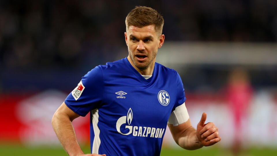 Na snímke Simon Terodde ešte v pôvodnom drese FC Schalke 04 s hlavným sponzorom.