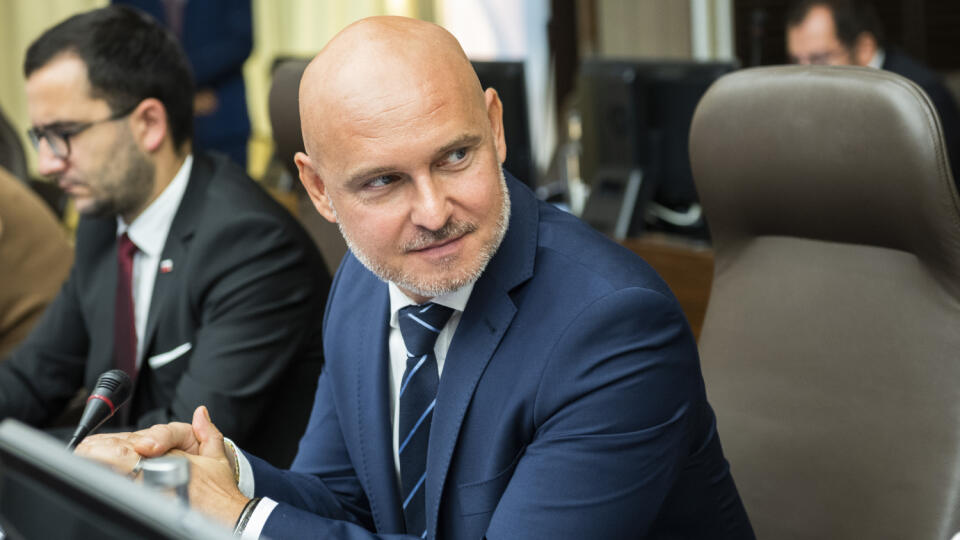 Na snímke minister školstva, vedy, výskumu a športu SR Branislav Gröhling (SaS) počas 100. rokovania vlády SR o aktuálnej situácii v energetike v Bratislave 2. septembra 2022. FOTO TASR - Jaroslav Novák
