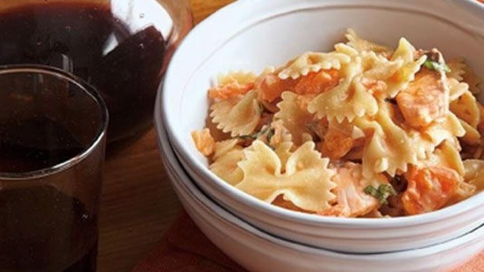 Cestoviny s lososom (Farfale salmone)