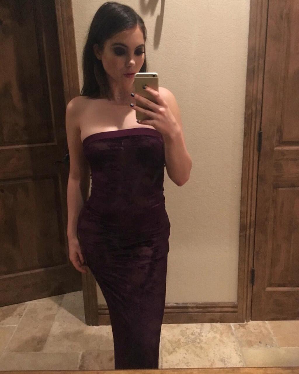 Sexi McKayla Maroney sa opäť vyz'vyvo prezentuje na sociálnych sieťach.