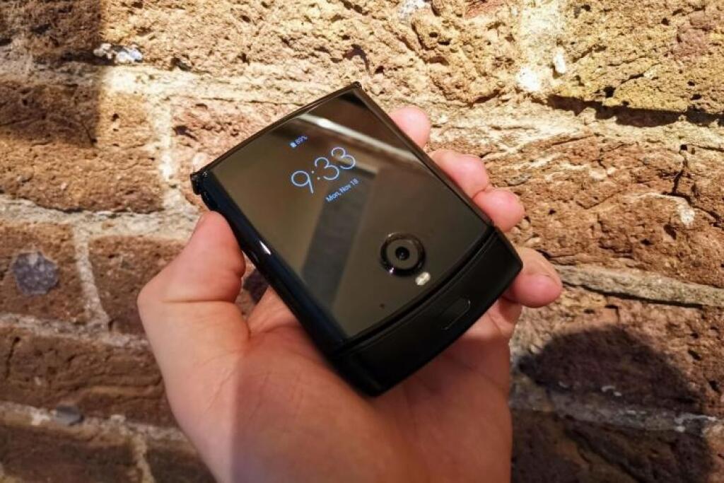 Motorola Razr sa zapíše do histórie, ale predajný hit asi nebude