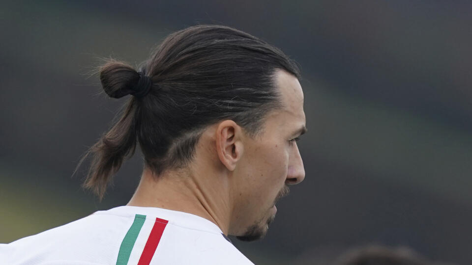 Zlatan Ibrahimovič upokojuje fanúšikov.