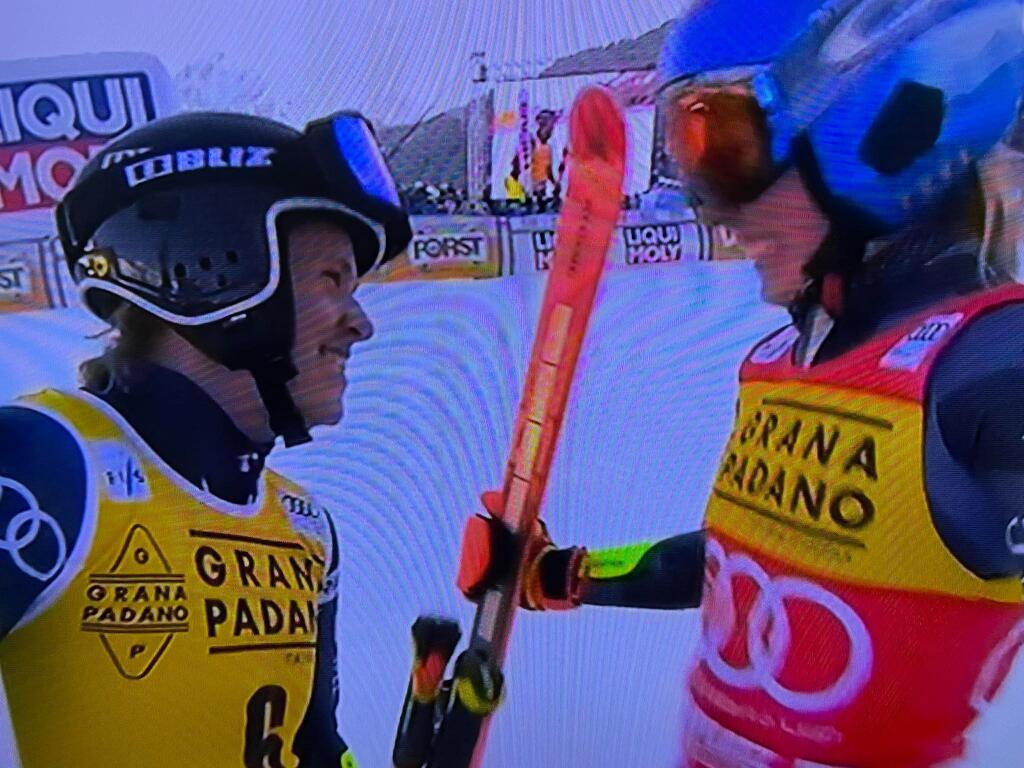 Vyčerpaná, ale šťastná. Na Shiffrinovej tvári sa objavil aj úsmev.