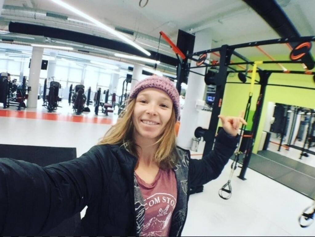 Aj o sexuálnej orientácii úspešnej českej snowboardistky Šárky Pančochovej sa dlho diskutovalo a pred pár mesiacmi konečne padol verdikt. Sympatická športovkyňa priznala, že dáva momentálne prednosť ženám. Či má alebo nemá priateľku, však zostáva naďalej tajomstvom. Šárka totiž, na rozdiel od už zmienených dám, vníma túto záležitosť stále veľmi citlivo a nehovorí o nej úplne otvorene.