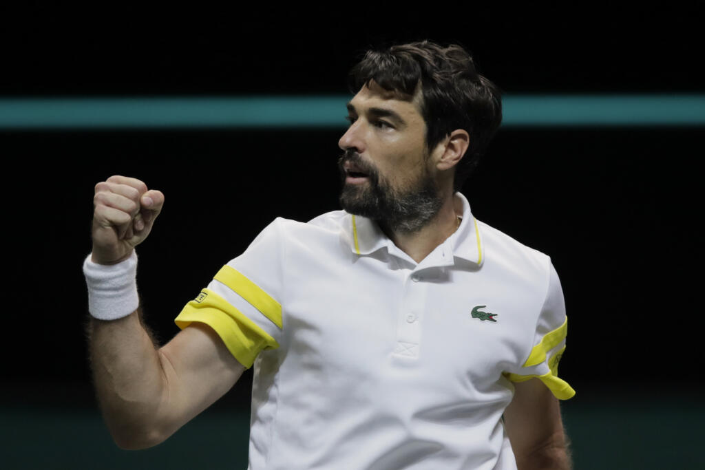 Jeremy Chardy chcel urobiť dobrú vec, no očkovanie na koronavírus teraz oľutoval.