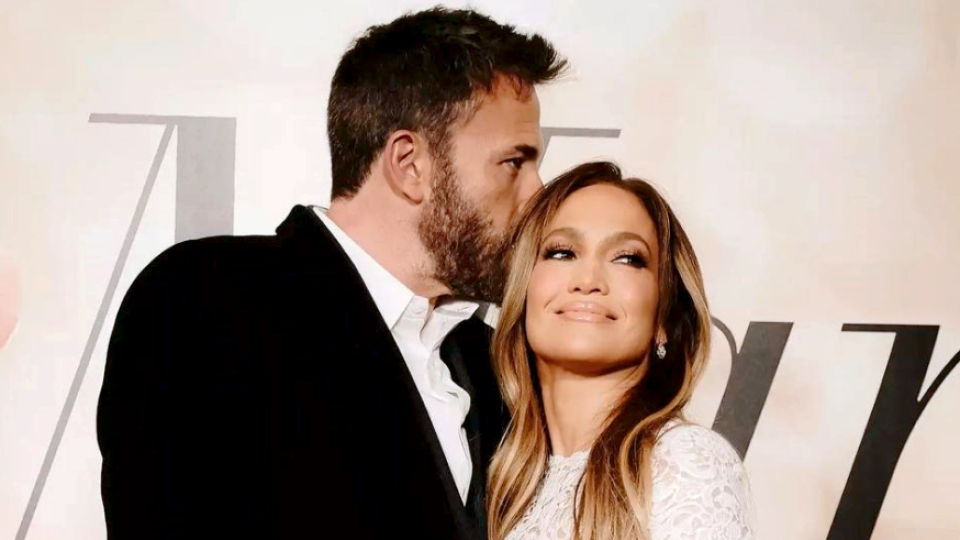 Ben Affleck a Jennifer Lopez sú zasnúbení.