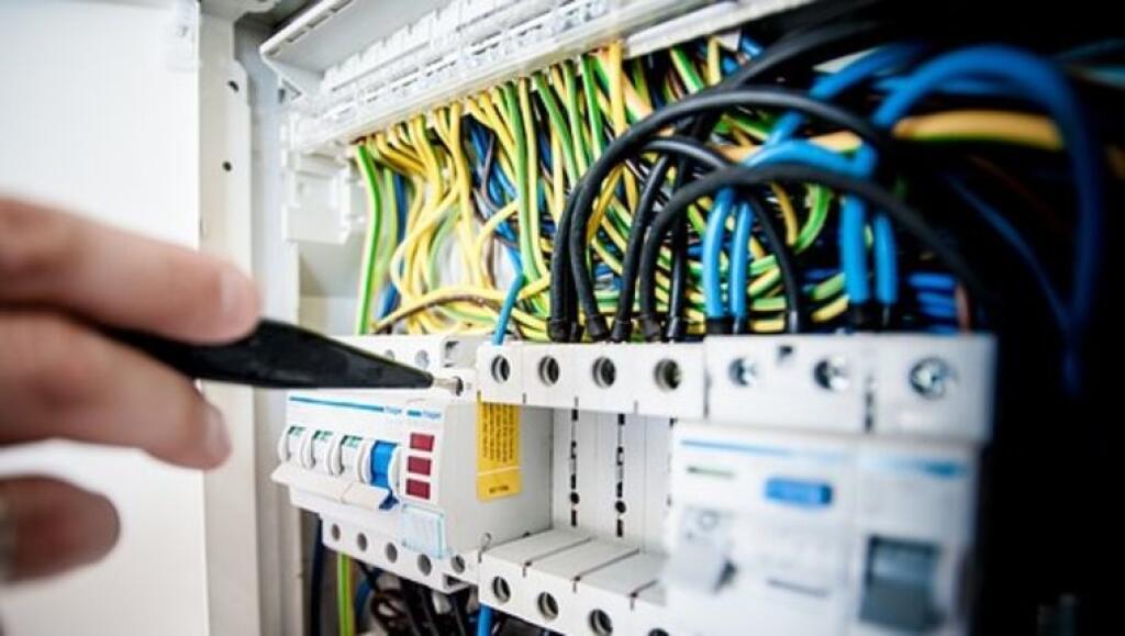 poradna, rady a tipy, domacnost, elektrina, istic, elektrikar, byvanie