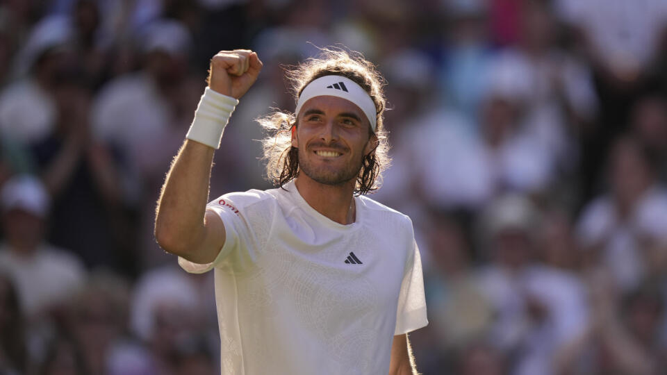 JB 54 Londýn - Grécky tenista Stefanos Tsitsipas reaguje po jeho výhre nad Britom Andym Murraym v 2. kole dvojhry mužov na grandslamovom tenisovom turnaji Wimbledon v Londýne 7. júla 2023. FOTO TASR/AP

Stefanos Tsitsipas of Greece reacts after beating Britain's Andy Murray in a men's singles match on day five of the Wimbledon tennis championships in London, Friday, July 7, 2023. (AP Photo/Alberto Pezzali)