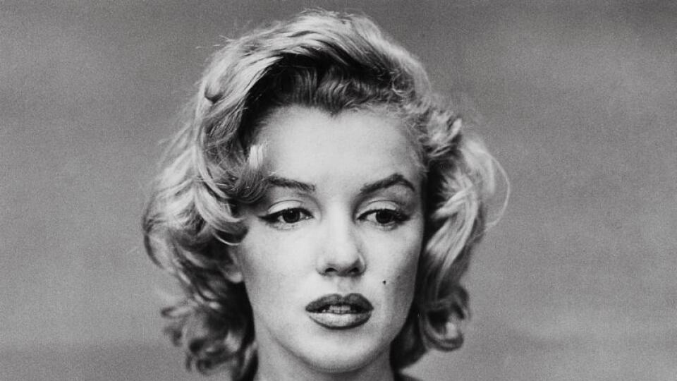 Marilyn Monroe pózuje fotografovi Bertovi