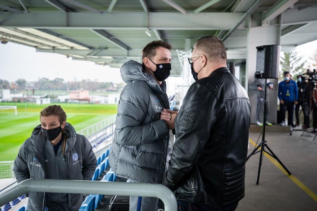 Výkonný výbor slovenského futbalového zväzu bude dnes rozhodovať o trénerovi našej reprezentácie.