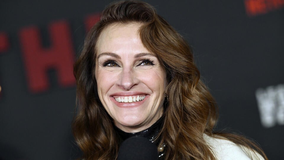 Na snímke americká herečka Julia Roberts (vo filme Amanda Sandfordová) prichádza na premiéru amerického psychologického trileru Leave the World Behind spoločnosti Netflix v hoteli Plaza v New Yorku v noci na 5. decembra 2023.