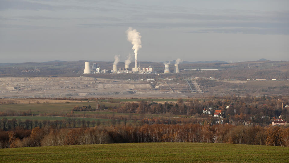 WA 36 archív Bogatynia - Na archívnej snímke z 19. novembra 2019 hnedouhoľná baňa Turów, ktorá sa nachádza pri česko-poľských hraniciach. Súdny dvor Európskej únie (CJEU) nariadil Poľsku, aby okamžite zastavilo ťažbu v bani Turów. České ministerstvo životného prostredia ešte 26. februára oznámilo, že v súvislosti s plánovaným rozšírením bane Turów podala ČR na Poľsko na pôde CJEU žalobu. Česko žiadalo zastavenie ťažby v bani z dôvodov negatívneho vplyvu na životné prostredie. FOTO TASR/AP
FI