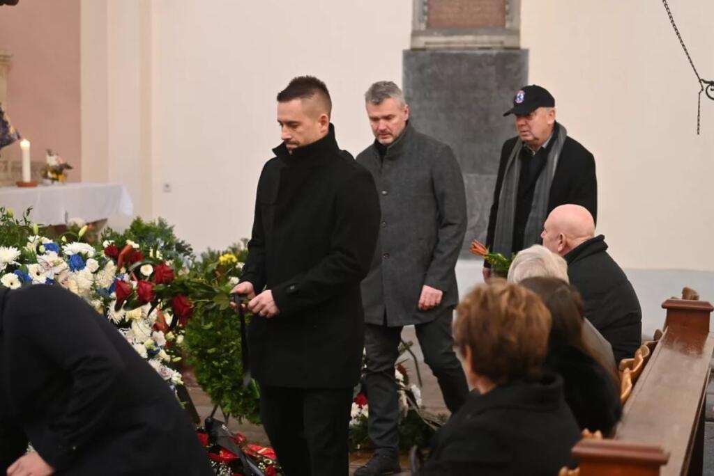 Na pohrebe nechýbala ani Jágrova hokejová dvojička Tomáš Plekanec.