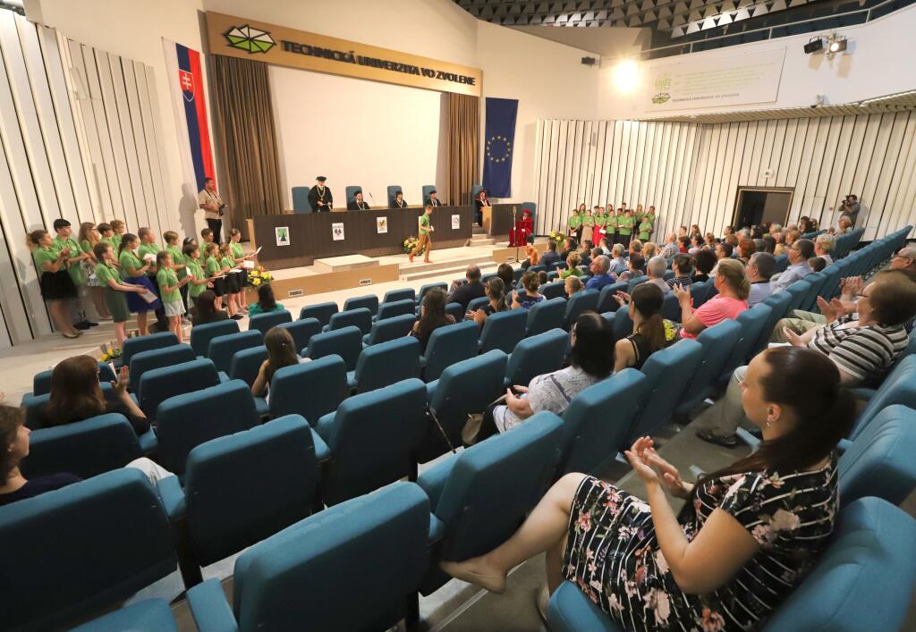 Promócia absolventov Detskej lesníckej univerzity