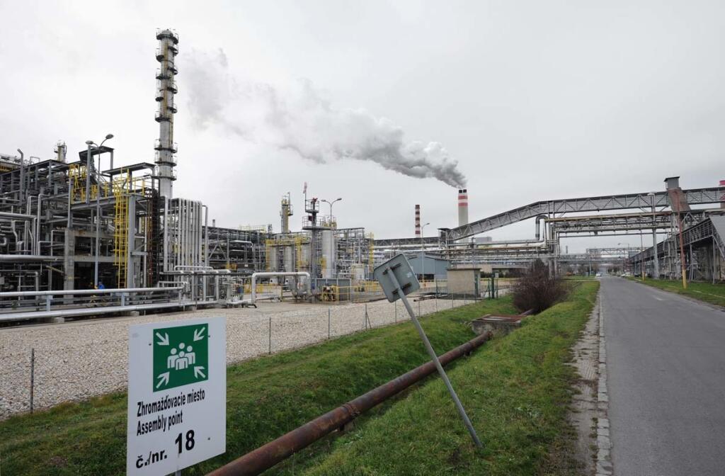 MOL ide vytesniť malých akcionárov Slovnaftu. Za akú cenu? To určí až posudok