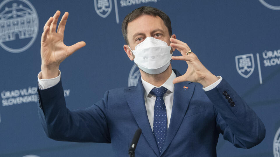 Na snímke predseda vlády SR Eduard Heger počas tlačovej konferencie na Tému: Programové vyhlásenie vlády 29. apríla 2021 v Bratislave. FOTO TASR - Martin Baumann