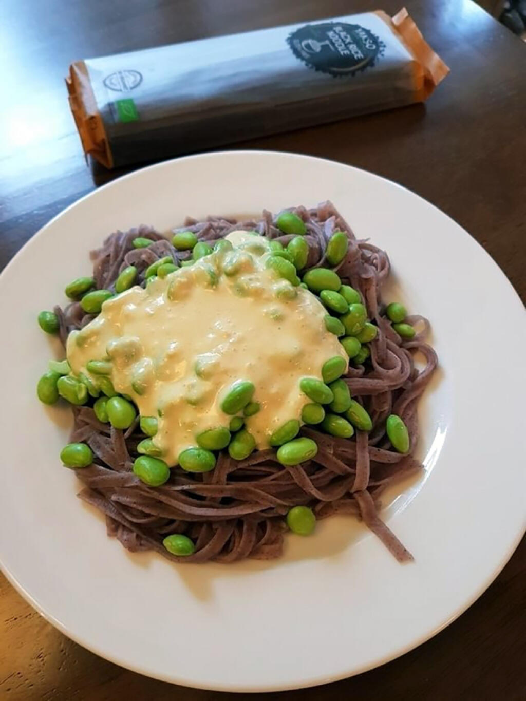 NEVŠEDNÉ REZANCE Z HNEDEJ RYŽE SO SYROVOU OMÁČKOU A S EDAMAME