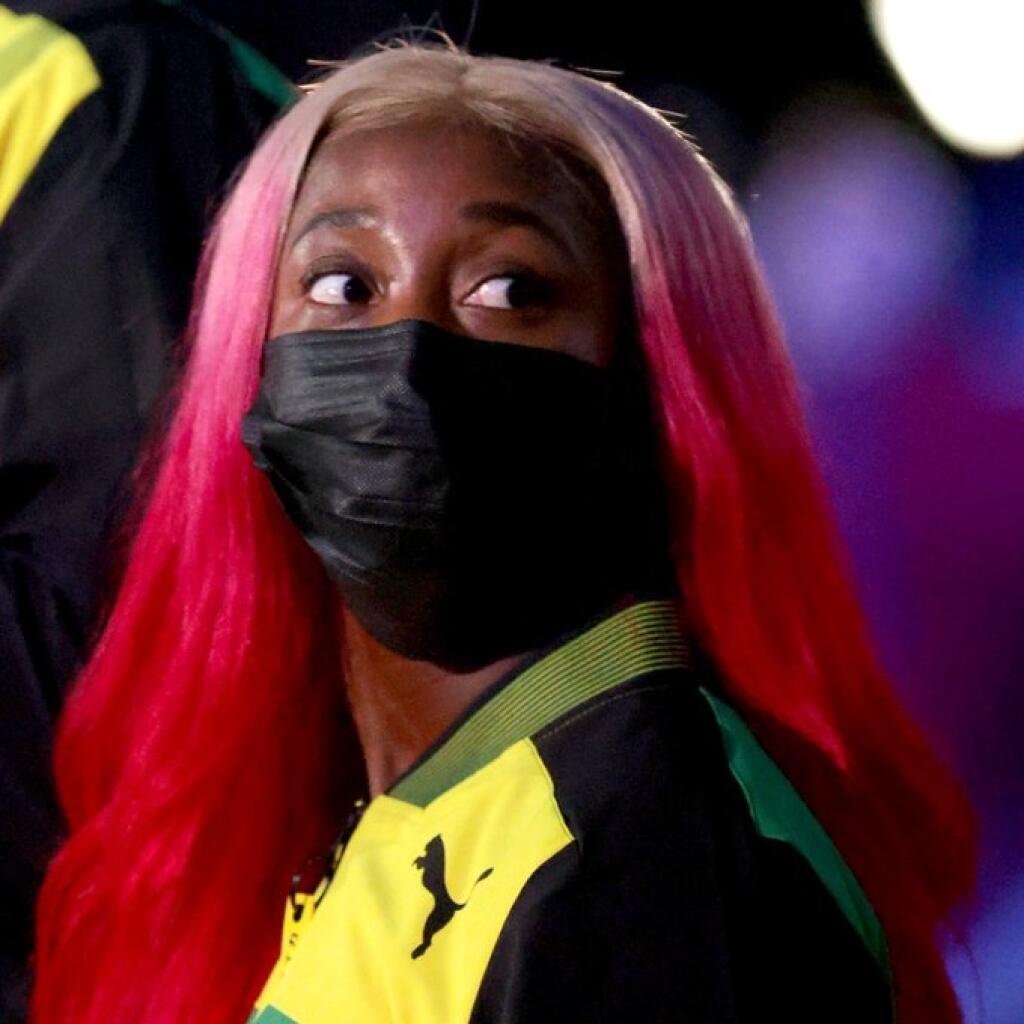 Jamajská vlajkonosička Shelly-Ann Fraser-Pryceová má na OH bláznivý účes s viacerými farbami.