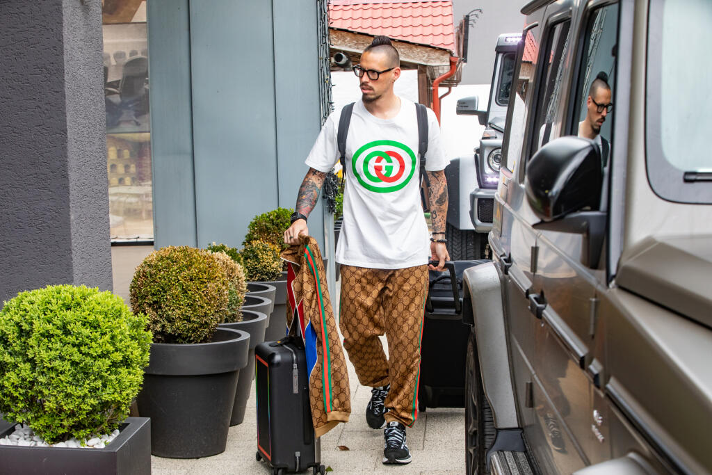 Marek Hamšík sa v Senci predviedol v plnej paráde! Zo šatníka vytiahol kúsky od značky Gucci, za ktoré by ste pokojne vysolili cez 3 000 eur.