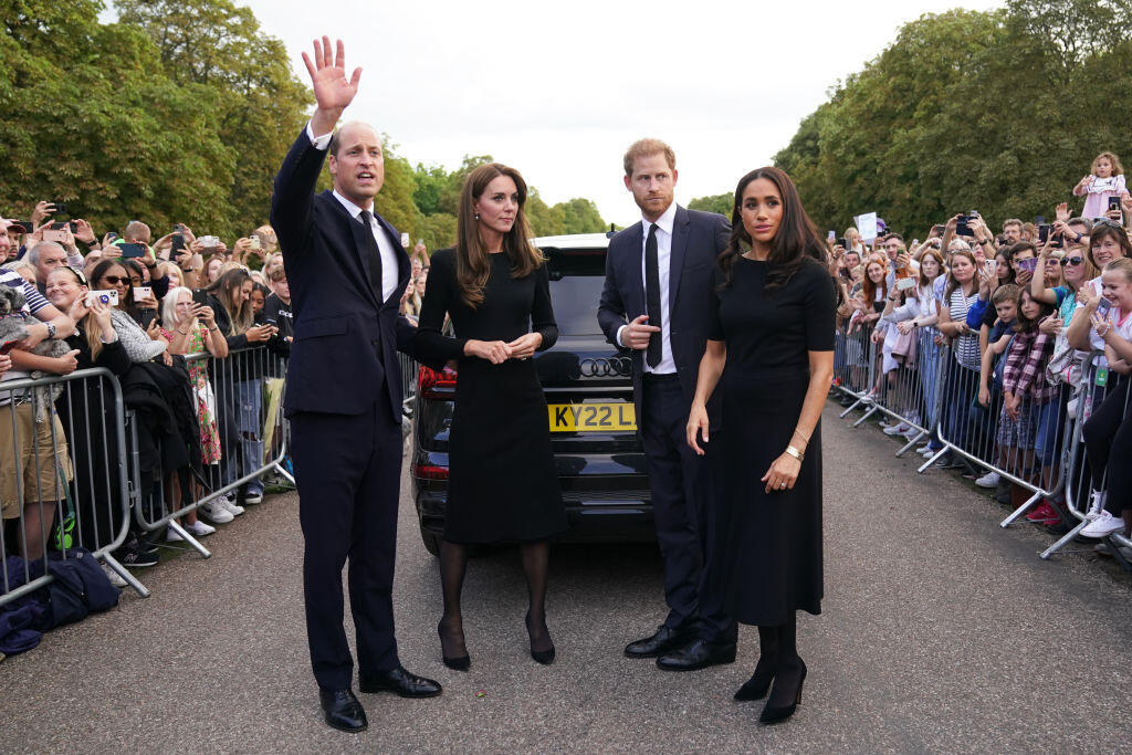 Dojímavý moment, na ktorý čakal celý svet. Willia, Kate, Harry a Meghan opäť spolu.